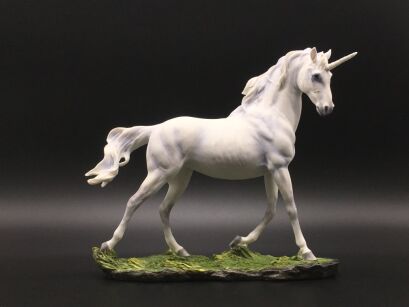 WHITE UNICORN VERONESE (WU77284AA)