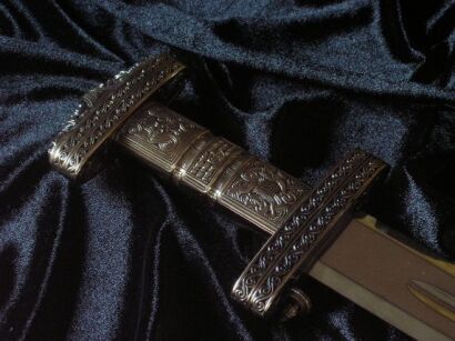 Richly ornamented VIKING SWORD   (520)