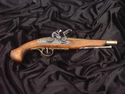 FORMER GERMAN GUN In the seventeenth century flintlock (1102/L)