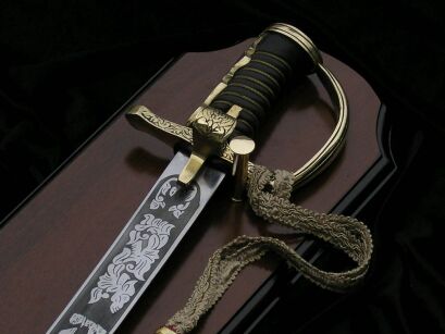 SABRE Hussar With FINGER ON THE BOARD
