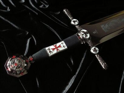 GREAT BIG TEMPLAR SWORD (280)